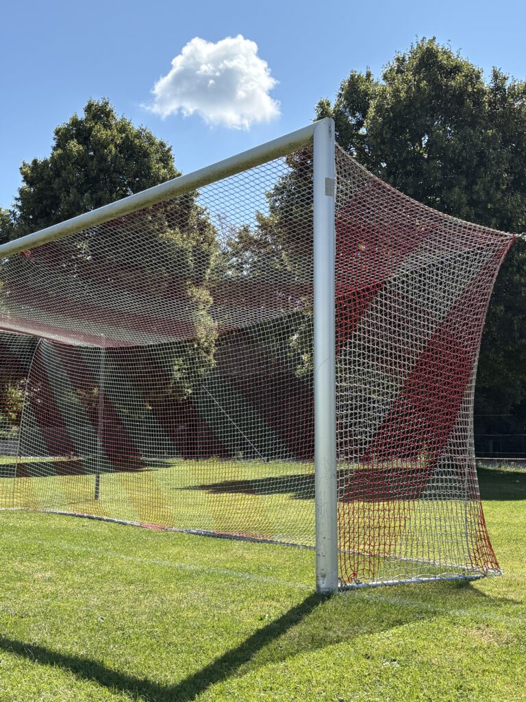 Wiedereröffnung des Fußballplatzes